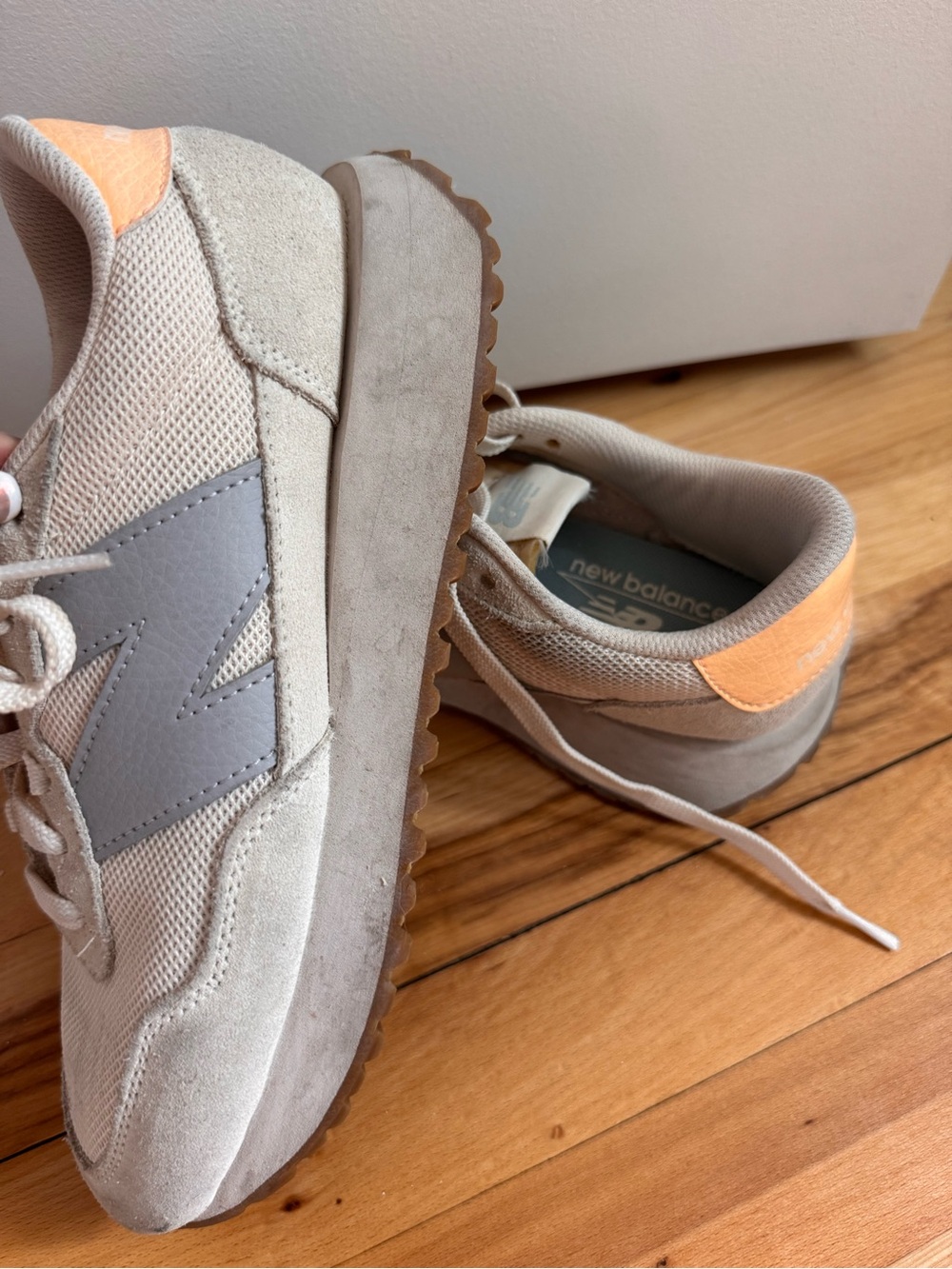 New Balance women’s 237 sneakers in Angora Light Mango - Picture 7 of 8